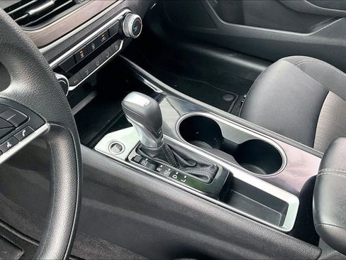 Used 2024 Nissan Altima 2.5 SV image 17