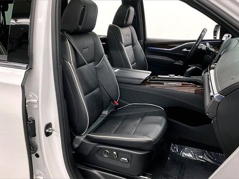 Used 2023 Cadillac Escalade Premium Luxury image 7
