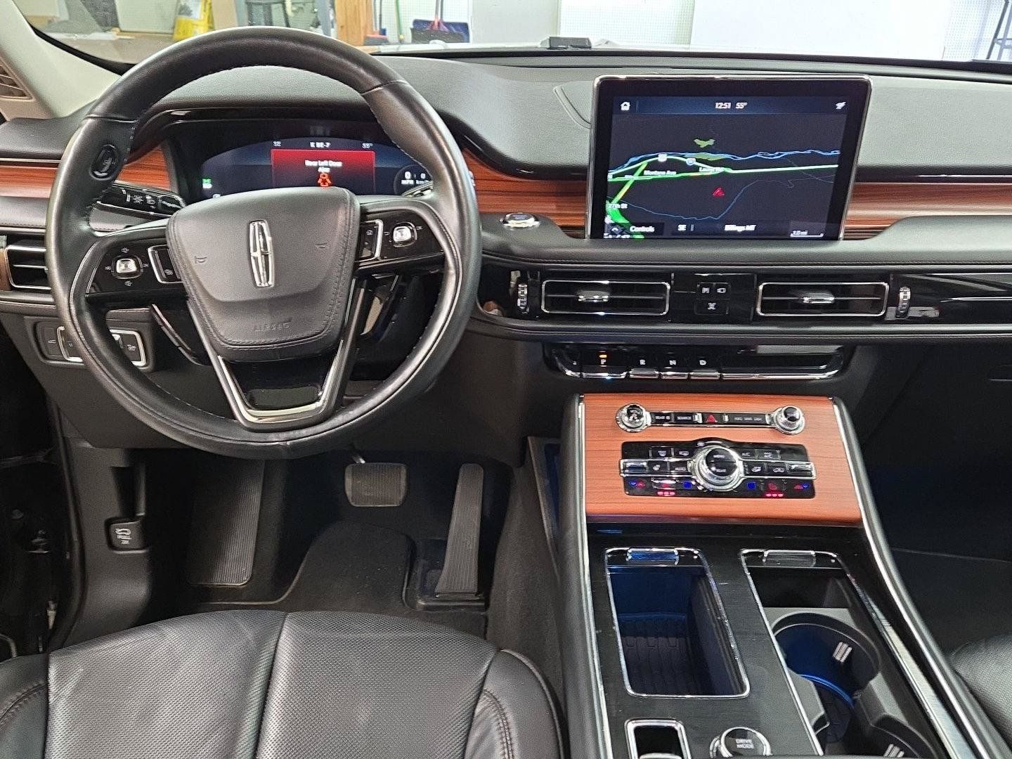 Used 2024 Lincoln Aviator Reserve AWD/4WD image 2