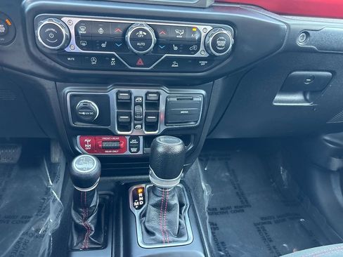 Used 2022 Jeep Gladiator Rubicon w/ LED Lighting Group AWD/4WD image 27