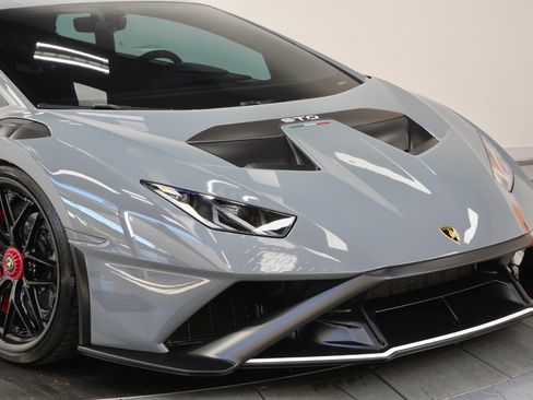 Used 2022 Lamborghini Huracan STO RWD image 3
