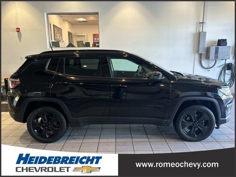 Used 2018 Jeep Compass Latitude image 2