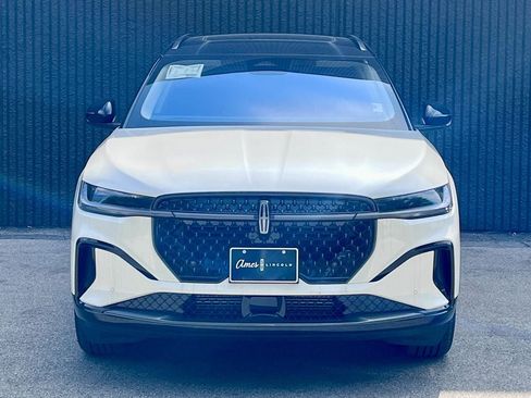 New 2026 Lincoln Nautilus Reserve w/ Jet Appearance Package AWD/4WD image 7
