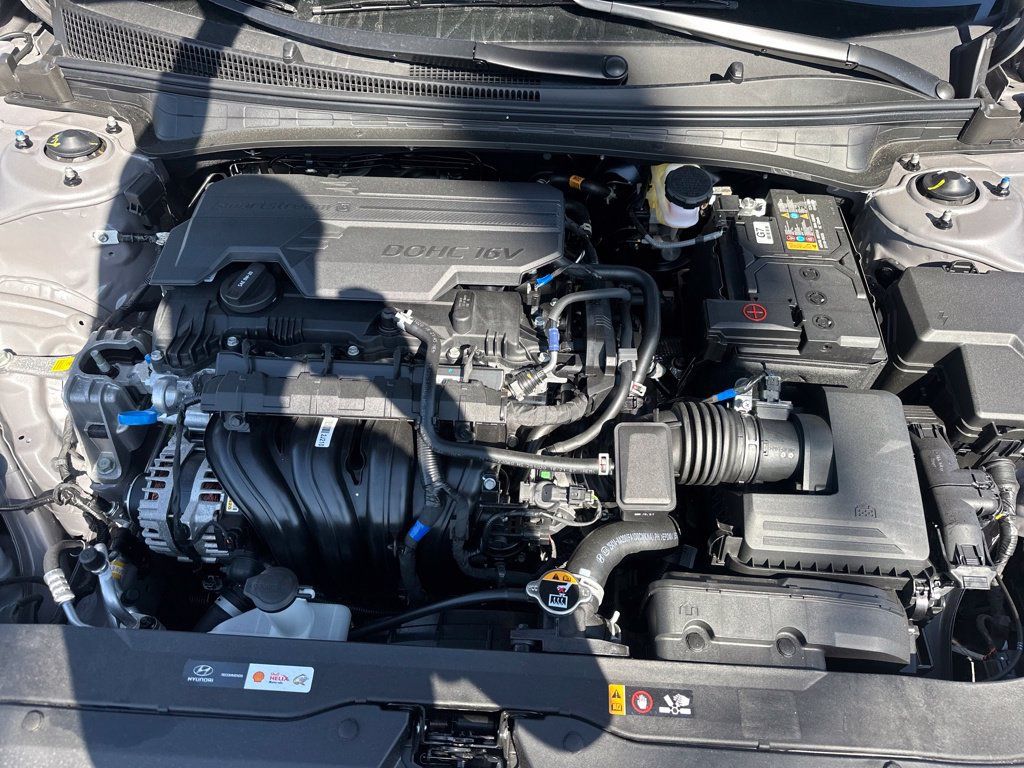 Used 2026 Hyundai Elantra SE FWD image 27