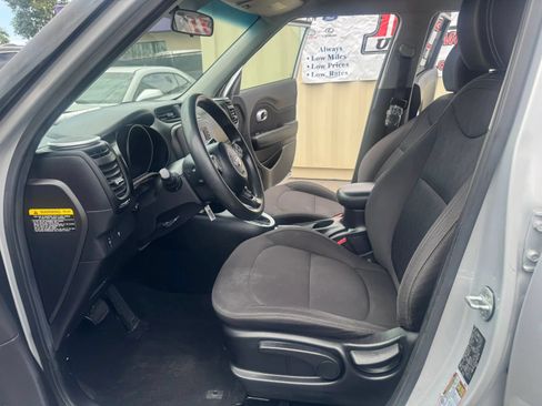 Used 2016 Kia Soul FWD image 8