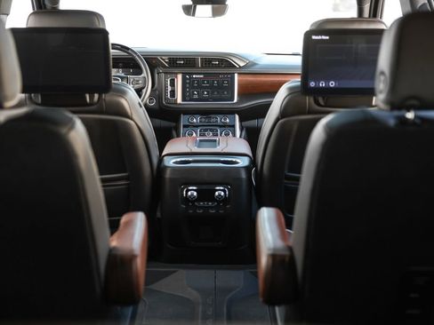 Used 2023 GMC Yukon XL Denali Ultimate image 31