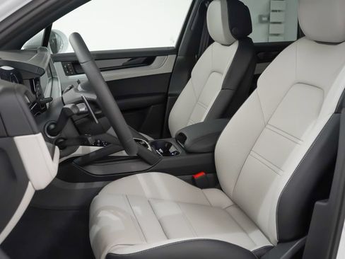 Certified 2026 Porsche Cayenne S AWD/4WD image 5