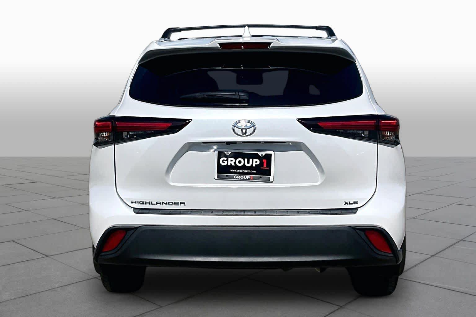 Used 2025 Toyota Highlander XLE FWD image 5