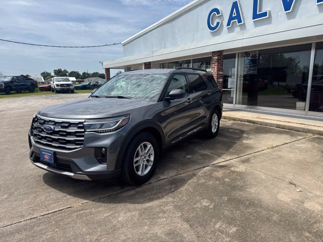 Used 2025 Ford Explorer Active w/ Active Comfort Package RWD image 2