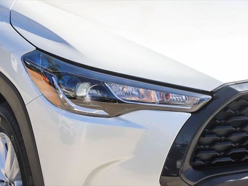 Certified 2024 Toyota Corolla Cross LE w/ Moonroof Package FWD image 4