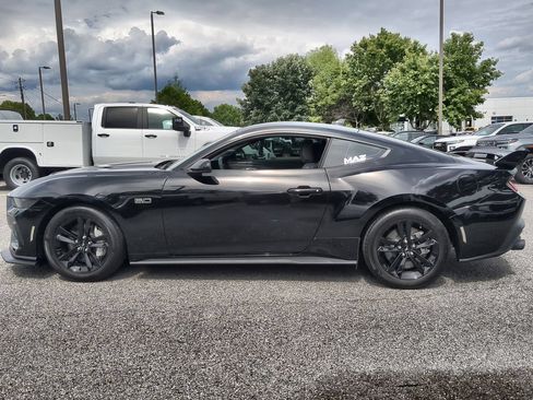 Used 2025 Ford Mustang GT RWD image 5