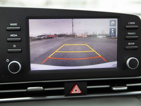 Used 2023 Hyundai Elantra Blue image 17