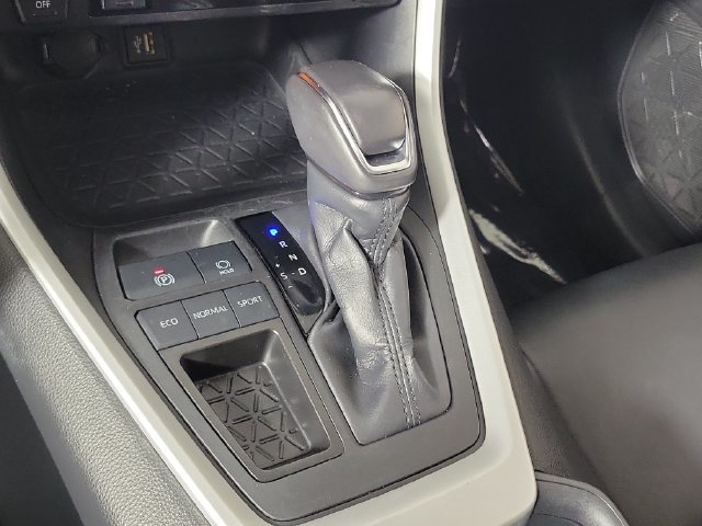 Used 2025 Toyota RAV4 XLE Premium w/ Weather Package FWD image 31