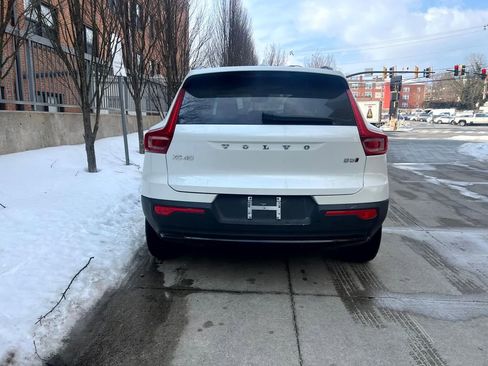 Certified 2025 Volvo XC40 B5 Plus image 5