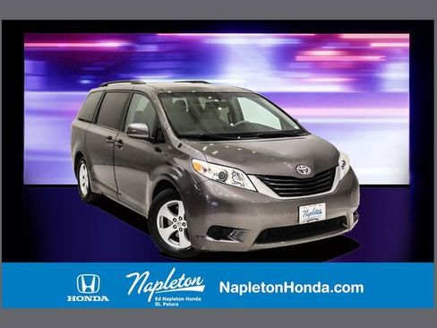 Used 2011 Toyota Sienna LE image 1