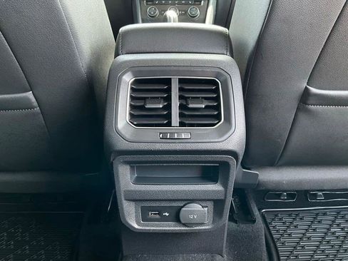 Used 2018 Volkswagen Tiguan SE AWD/4WD image 15