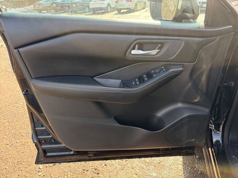 Used 2025 Nissan Rogue SV image 18