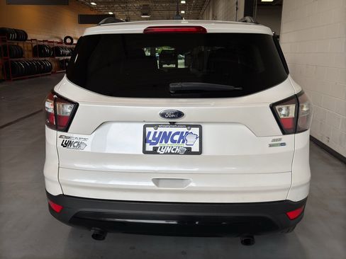 Used 2018 Ford Escape SE w/ SE Sport Appearance Package AWD/4WD image 4