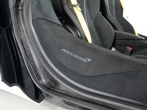 Used 2024 McLaren 750S Spider RWD image 36