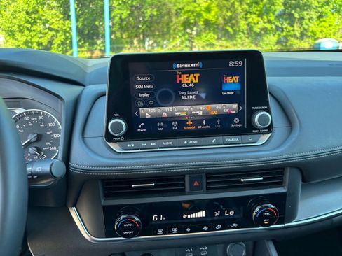 Used 2025 Nissan Rogue SV FWD image 21