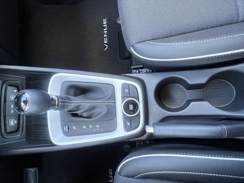 New 2025 Hyundai Venue Limited image 18