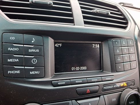 Used 2017 Ford Explorer XLT image 17