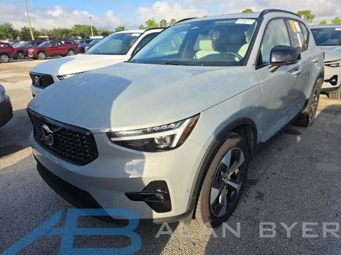 Used 2026 Volvo XC40 B5 Plus AWD/4WD image 1