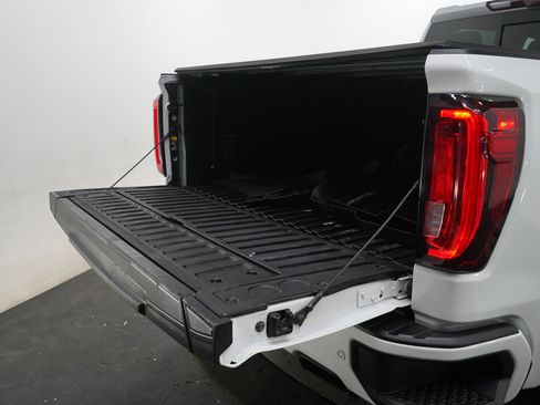 Used 2020 GMC Sierra 1500 AT4 w/ Off-Road Performance Package AWD/4WD image 11