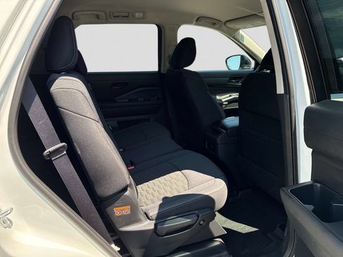 Certified 2025 Nissan Pathfinder S AWD/4WD image 11