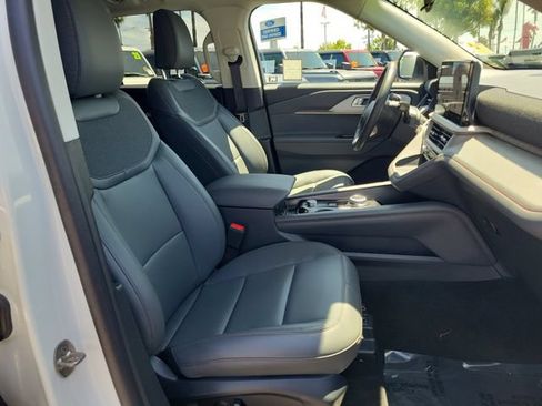 Used 2026 Ford Explorer Active w/ Active Comfort Package RWD image 17