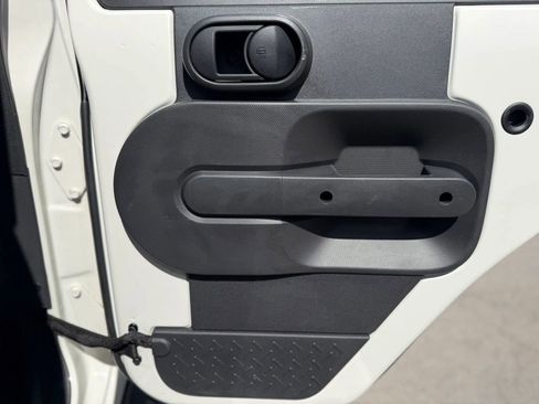 Used 2010 Jeep Wrangler Unlimited Rubicon w/ Trailer Tow Group image 16