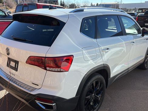 Used 2022 Volkswagen Taos SE image 4
