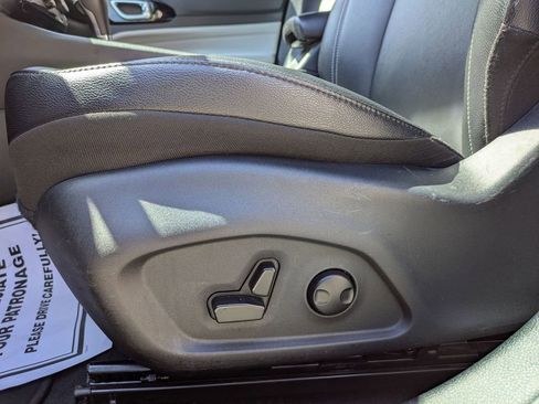 Used 2025 Jeep Compass Limited image 14