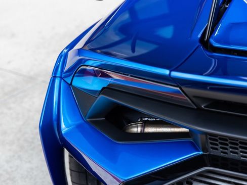 Used 2022 Lamborghini Huracan STO RWD image 11