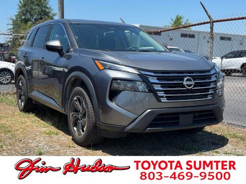 Used 2024 Nissan Rogue SV FWD image 1