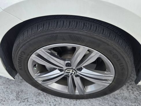Certified 2023 Volkswagen Jetta SE w/ Panoramic Sunroof Package FWD image 6