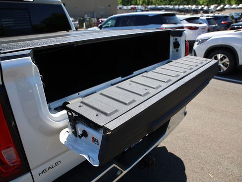 Used 2020 GMC Sierra 1500 SLT w/ SLT Convenience Package AWD/4WD image 17