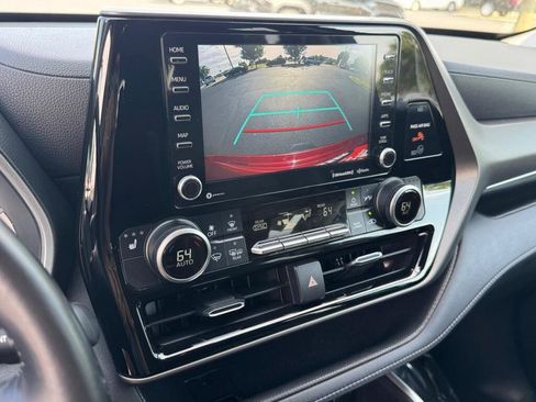 Certified 2020 Toyota Highlander XLE AWD/4WD image 17