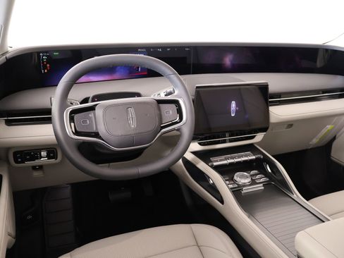 New 2026 Lincoln Nautilus Premier AWD/4WD image 2