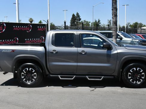 Used 2022 Nissan Frontier Pro-X RWD image 9