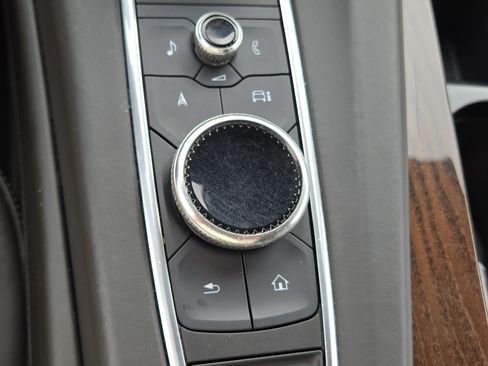 Used 2022 Cadillac Escalade Sport Platinum AWD/4WD image 33