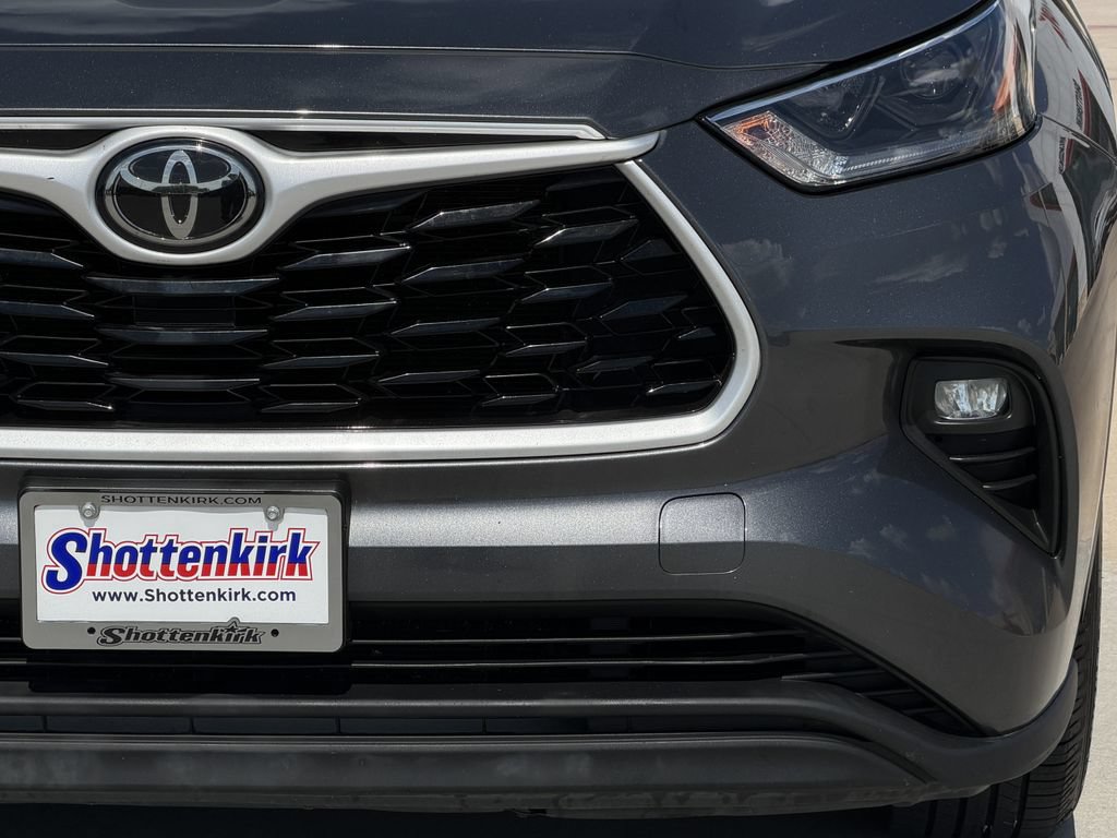 Used 2021 Toyota Highlander XLE FWD image 8