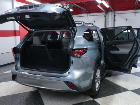 Used 2023 Toyota Highlander Platinum image 26