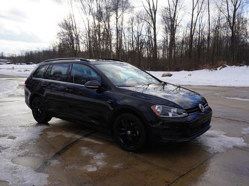 Used 2016 Volkswagen Golf Limited Edition image 7