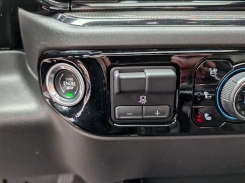 Used 2023 Chevrolet Silverado 1500 ZR2 w/ Technology Package image 21