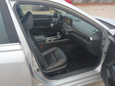 Used 2023 Nissan Altima 2.5 SL image 9