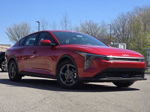 Used 2025 Kia K4 LXS image 2