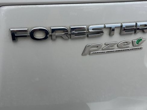 Used 2015 Subaru Forester 2.5i Premium w/ Protection Package #1 AWD/4WD image 23