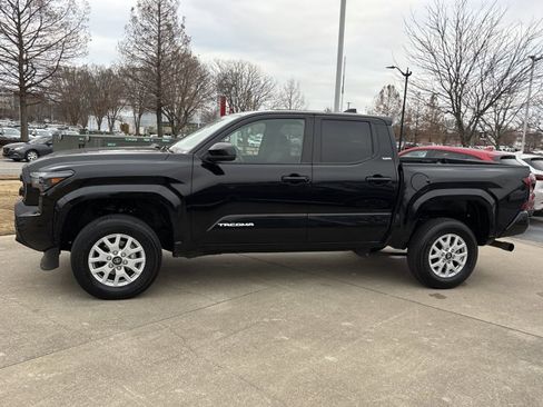 Used 2024 Toyota Tacoma TRD Sport image 10