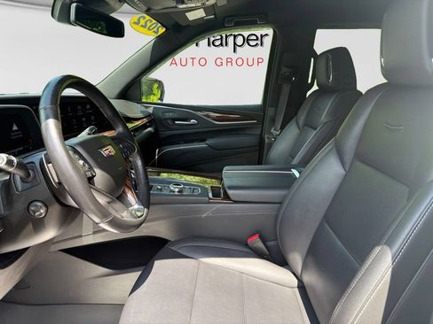 Used 2022 Cadillac Escalade Luxury AWD/4WD image 13